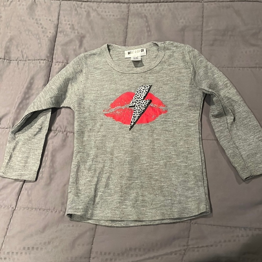 BEBE-a-go-go lightning bolt lip shirt